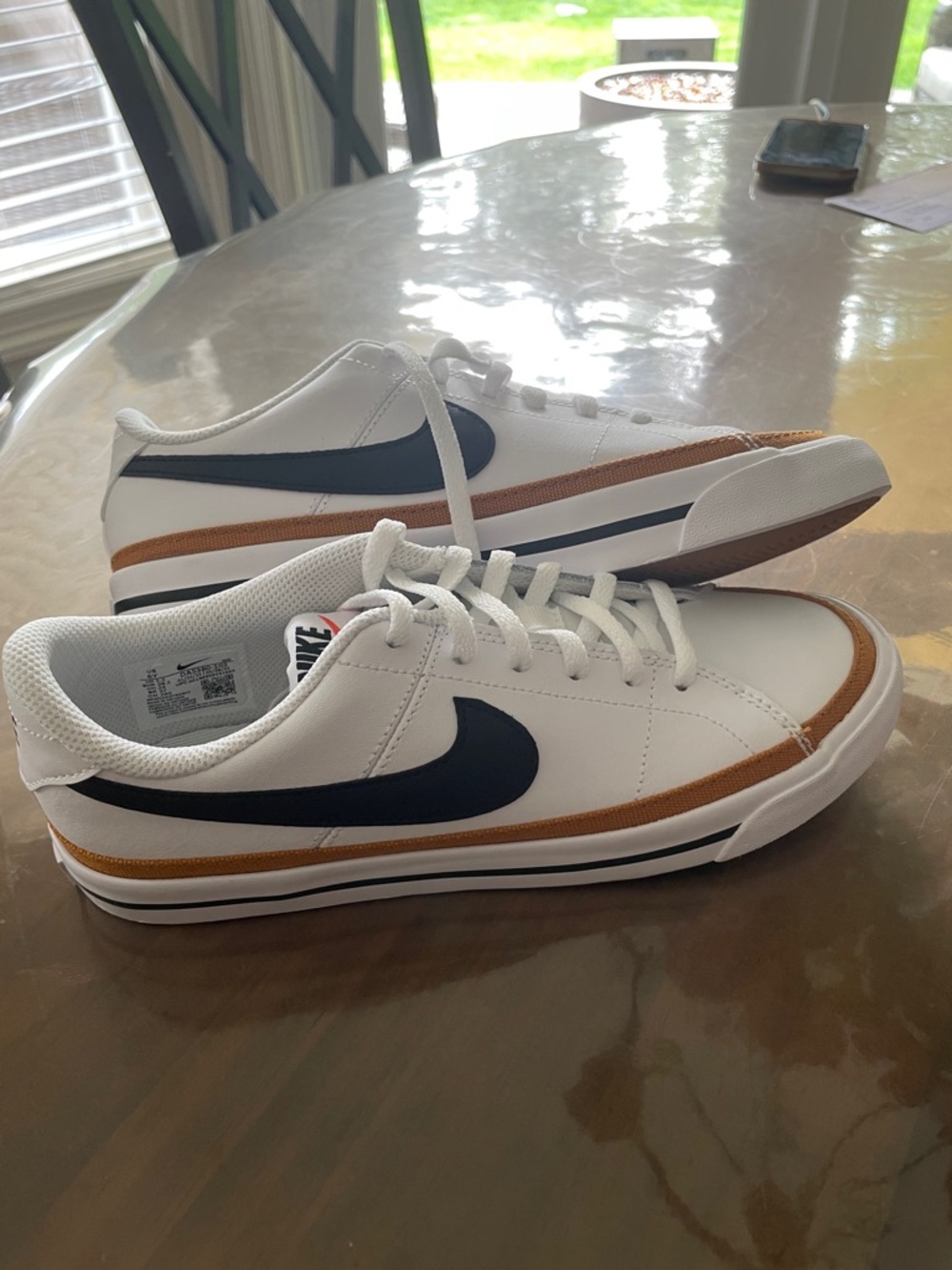 🆕 Nike White Leather Sneakers
